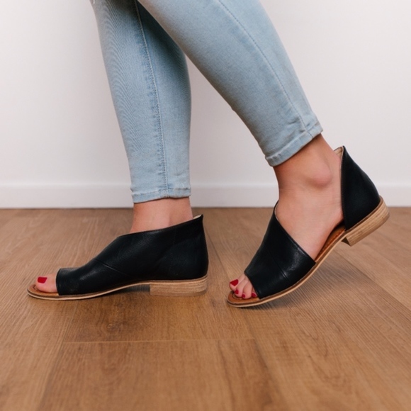 QWENN Cut Out Flats - BLACK    - Picture 2 of 5